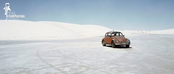 © MIL_Z330_005 | Red VW beetle in white sand