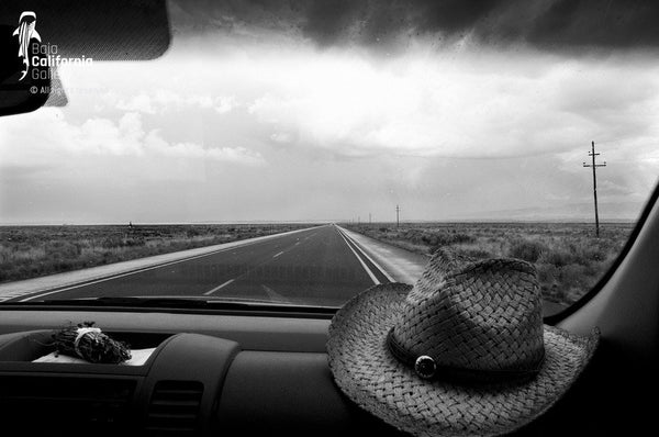© MIL_Z478_489 | Cowboy hat on dashboard